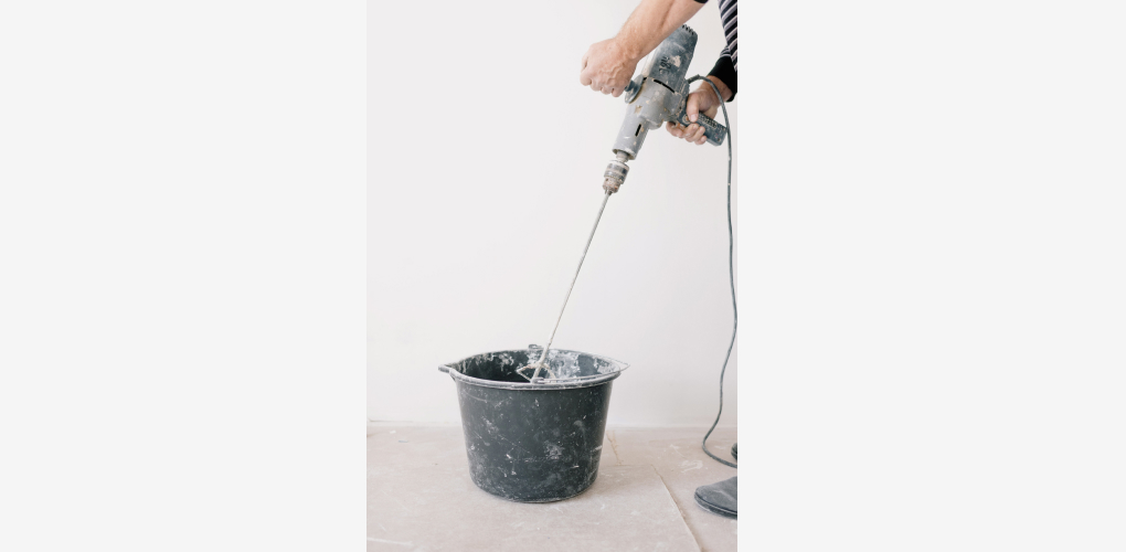 plaster mixing with plaster mixer